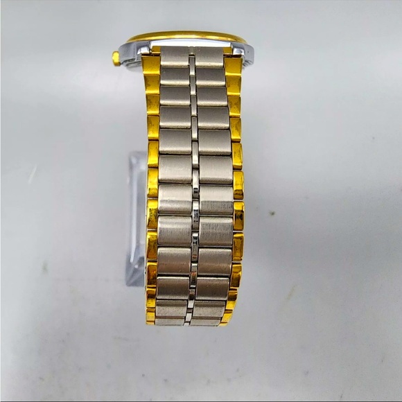 *Working* Citizen CQ Men’s Two Tone Watch - Picture 4 of 5